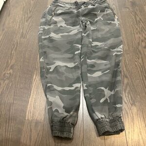 TNA Aritzia Grey Camouflage Jogger Pants